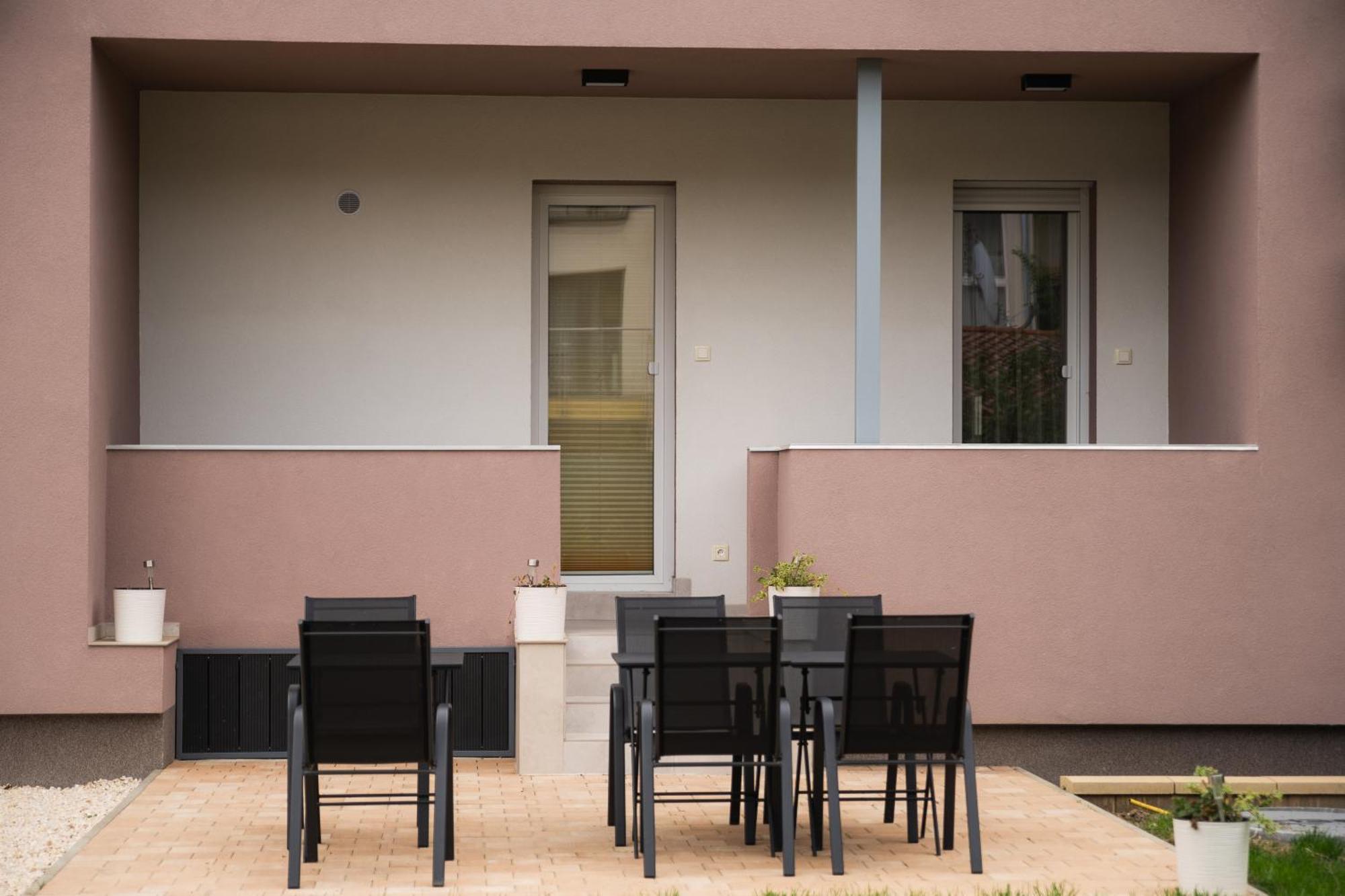 H30 Apartman Pecs Exterior photo