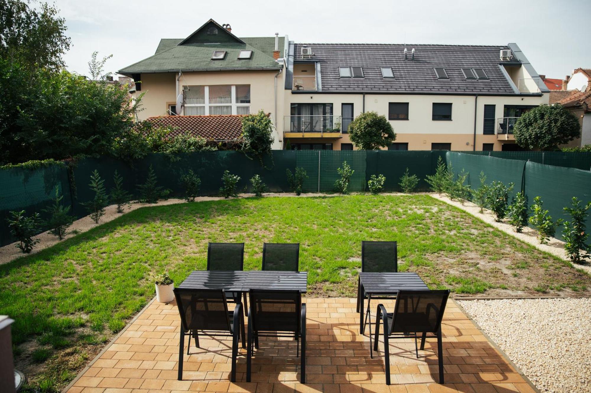 H30 Apartman Pecs Exterior photo